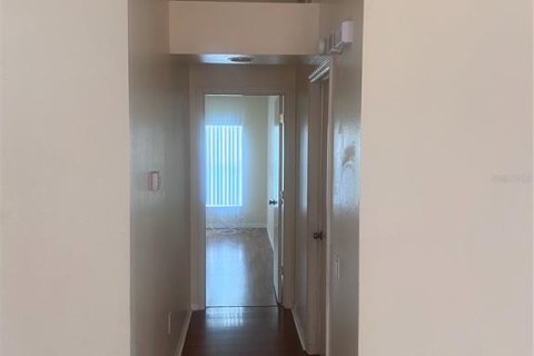Villa ou maison à louer à Brandon, Floride: 4 chambres, 181.72 m2 № 2148292 - photo 11