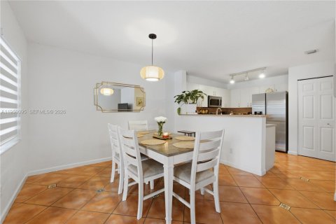 Townhouse in Miramar, Florida 2 bedrooms, 107.12 sq.m. № 2011753 - photo 6