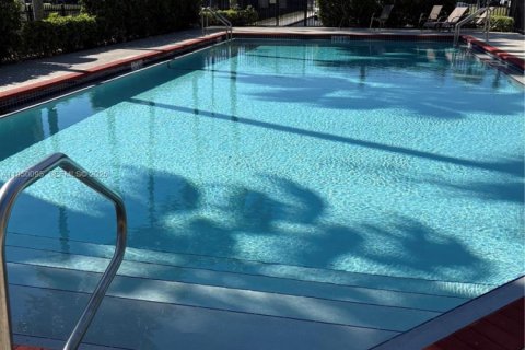 Townhouse in Miramar, Florida 2 bedrooms, 107.12 sq.m. № 2011753 - photo 24