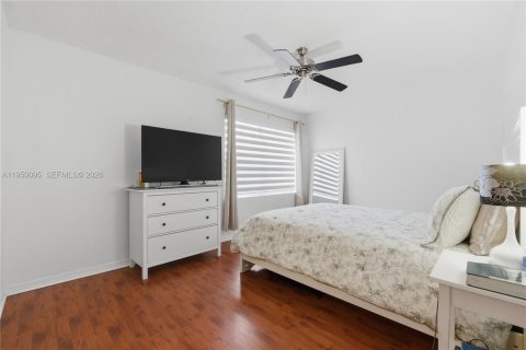 Townhouse in Miramar, Florida 2 bedrooms, 107.12 sq.m. № 2011753 - photo 14