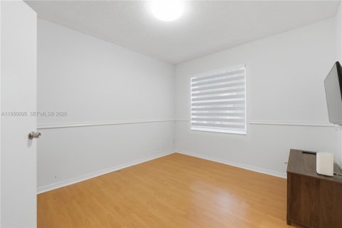 Townhouse in Miramar, Florida 2 bedrooms, 107.12 sq.m. № 2011753 - photo 19