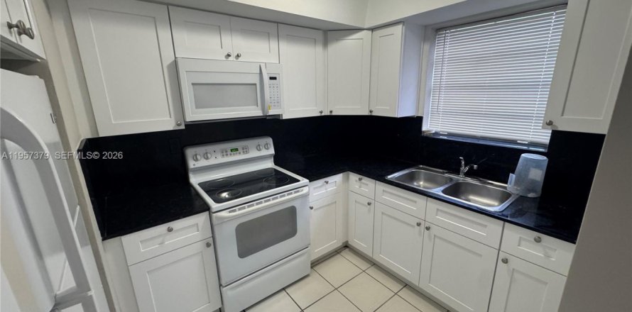 Condo in Miami, Florida, 2 bedrooms  № 2011660