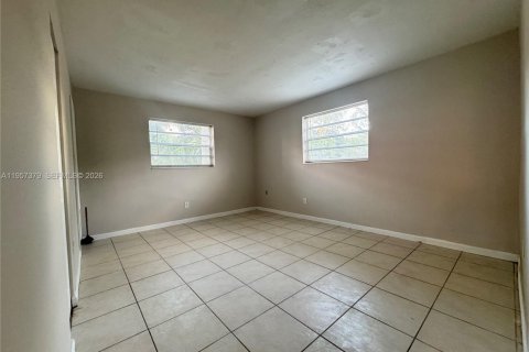 Condo in Miami, Florida, 2 bedrooms  № 2011660 - photo 6