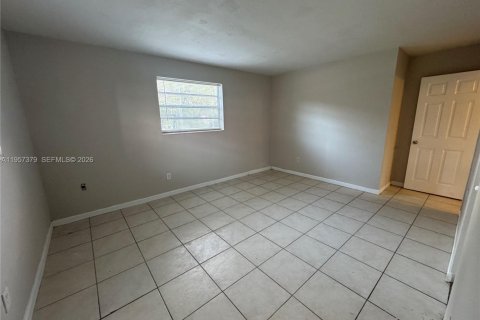 Condo in Miami, Florida, 2 bedrooms  № 2011660 - photo 7