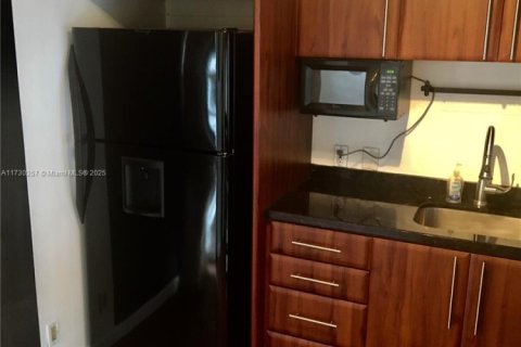 Condo in Aventura, Florida, 1 bedroom № 2089360 - photo 18