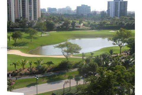Condo in Aventura, Florida, 1 bedroom № 2089360 - photo 10