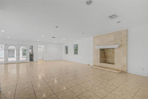 House in Palmetto Bay, Florida 9 bedrooms, 638.7 sq.m. № 2017405 - photo 11