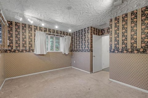 House in Palmetto Bay, Florida 9 bedrooms, 638.7 sq.m. № 2017405 - photo 28