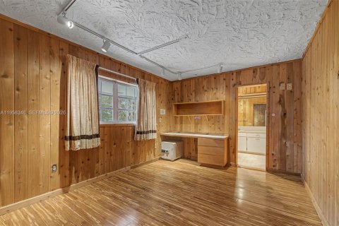 House in Palmetto Bay, Florida 9 bedrooms, 638.7 sq.m. № 2017405 - photo 20