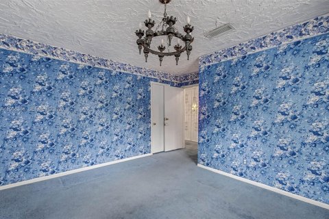 House in Palmetto Bay, Florida 9 bedrooms, 638.7 sq.m. № 2017405 - photo 27