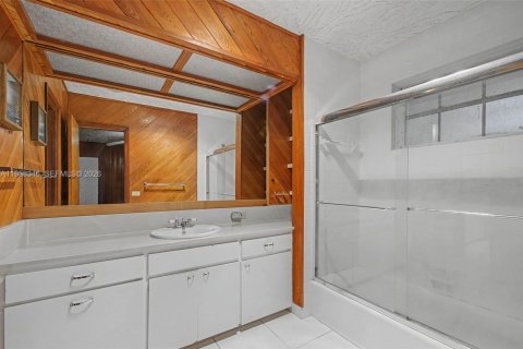 House in Palmetto Bay, Florida 9 bedrooms, 638.7 sq.m. № 2017405 - photo 21