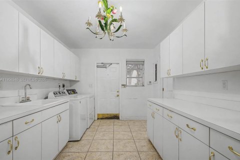 House in Palmetto Bay, Florida 9 bedrooms, 638.7 sq.m. № 2017405 - photo 30