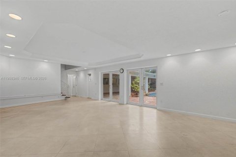 House in Palmetto Bay, Florida 9 bedrooms, 638.7 sq.m. № 2017405 - photo 17
