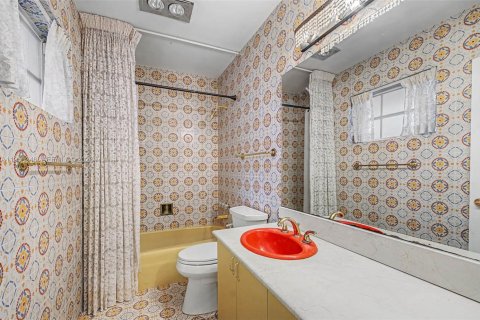 House in Palmetto Bay, Florida 9 bedrooms, 638.7 sq.m. № 2017405 - photo 29