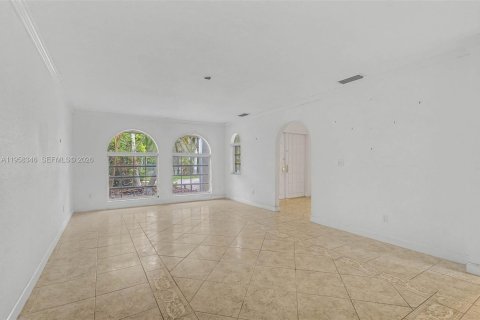 House in Palmetto Bay, Florida 9 bedrooms, 638.7 sq.m. № 2017405 - photo 8