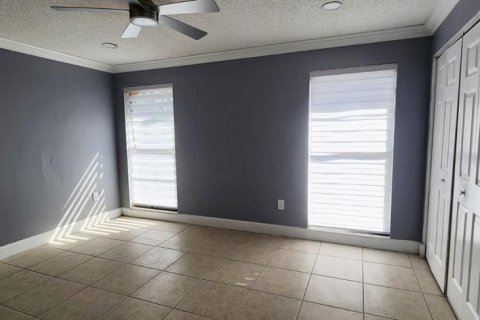 House in New Port Richey, Florida 2 bedrooms, 90.67 sq.m. № 2109128 - photo 4