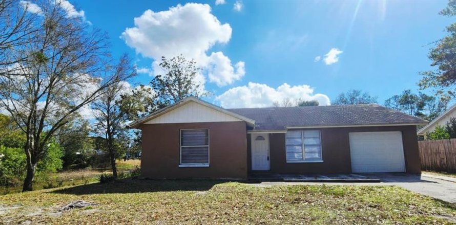 House in New Port Richey, Florida 2 bedrooms, 90.67 sq.m. № 2109128
