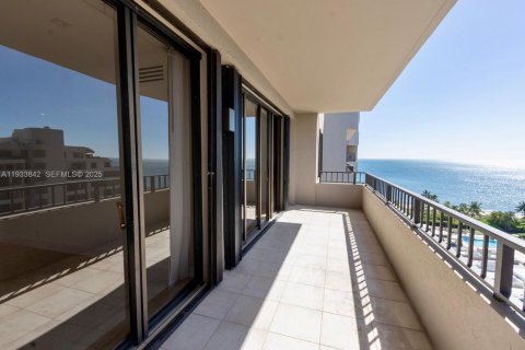 Снять в аренду кондоминиум в Ки-Бискейн, Флорида 2 спальни, 142.33м2, № 1992076 - фото 3