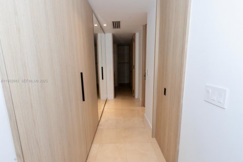 Снять в аренду кондоминиум в Ки-Бискейн, Флорида 2 спальни, 142.33м2, № 1992076 - фото 6