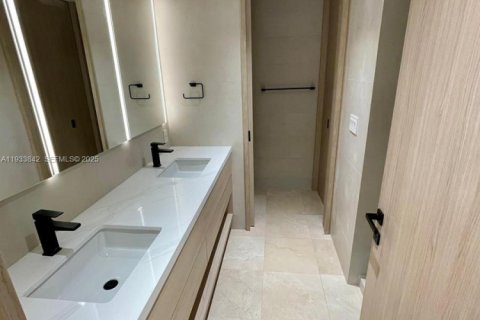 Снять в аренду кондоминиум в Ки-Бискейн, Флорида 2 спальни, 142.33м2, № 1992076 - фото 5