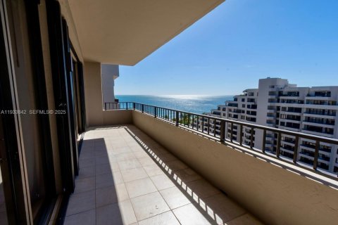 Снять в аренду кондоминиум в Ки-Бискейн, Флорида 2 спальни, 142.33м2, № 1992076 - фото 2