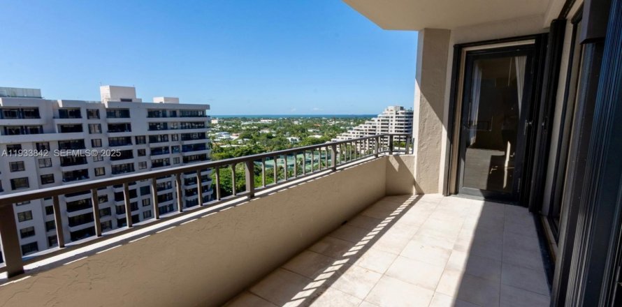 Кондоминиум с 2 спальнями в Ки-Бискейн, Флорида № 1992076