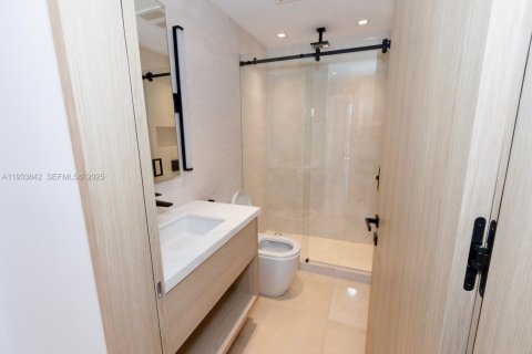 Снять в аренду кондоминиум в Ки-Бискейн, Флорида 2 спальни, 142.33м2, № 1992076 - фото 8