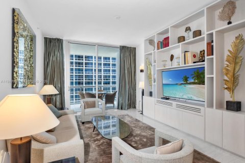 Снять в аренду кондоминиум в Майами-Бич, Флорида 2 спальни, 116.59м2, № 2056880 - фото 2