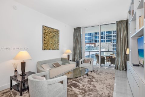 Снять в аренду кондоминиум в Майами-Бич, Флорида 2 спальни, 116.59м2, № 2056880 - фото 3