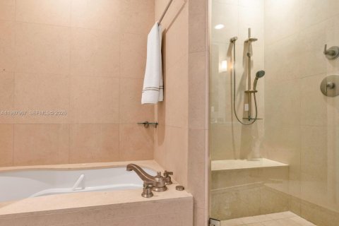 Снять в аренду кондоминиум в Майами-Бич, Флорида 2 спальни, 116.59м2, № 2056880 - фото 21