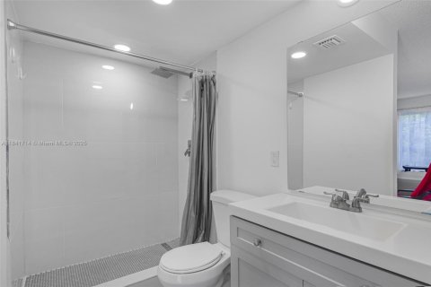 Condo in North Miami, Florida, 2 bedrooms  № 1834196 - photo 11