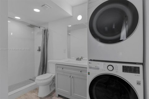 Condo in North Miami, Florida, 2 bedrooms  № 1834196 - photo 10