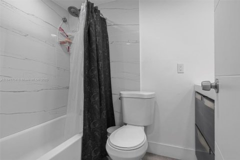 Condo in North Miami, Florida, 2 bedrooms  № 1834196 - photo 22