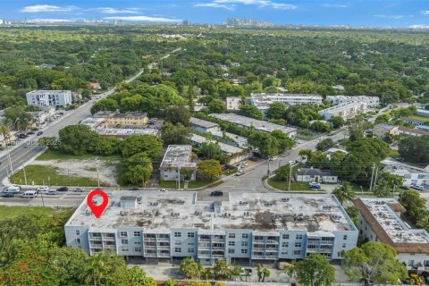 Condo in North Miami, Florida, 2 bedrooms  № 1834196 - photo 25