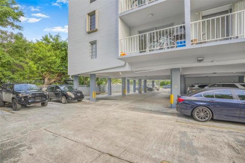 Condo in North Miami, Florida, 2 bedrooms  № 1834196 - photo 13