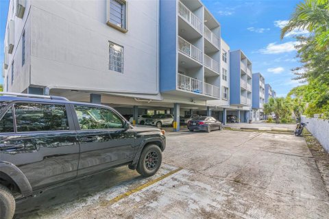 Condo in North Miami, Florida, 2 bedrooms  № 1834196 - photo 14