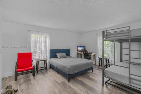 Condo in North Miami, Florida, 2 bedrooms  № 1834196 - photo 8