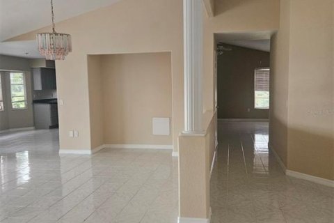 Villa ou maison à louer à Punta Gorda, Floride: 3 chambres, 217.21 m2 № 1909359 - photo 6
