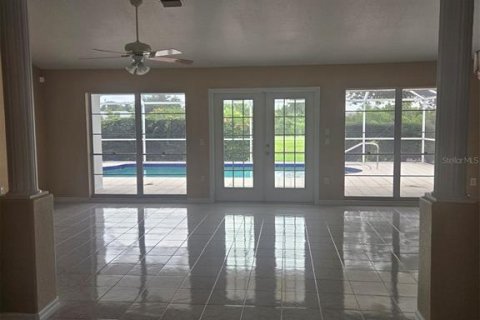 Villa ou maison à louer à Punta Gorda, Floride: 3 chambres, 217.21 m2 № 1909359 - photo 4