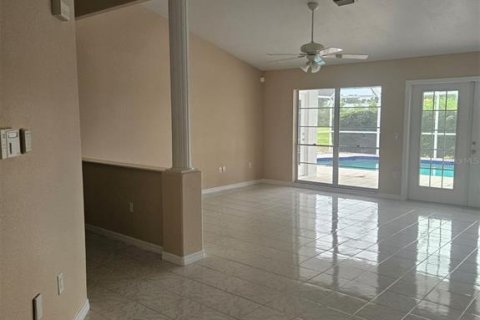 Villa ou maison à louer à Punta Gorda, Floride: 3 chambres, 217.21 m2 № 1909359 - photo 5