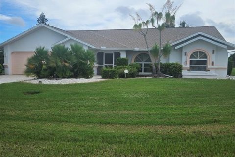 Villa ou maison à louer à Punta Gorda, Floride: 3 chambres, 217.21 m2 № 1909359 - photo 1