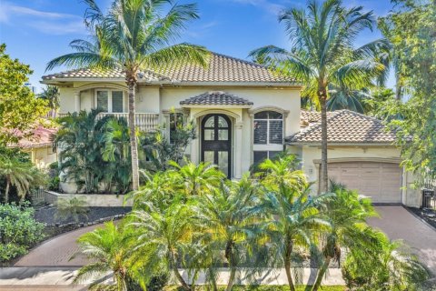 Villa ou maison à vendre à Hollywood, Floride: 5 chambres, 439.89 m2 № 1986276 - photo 1
