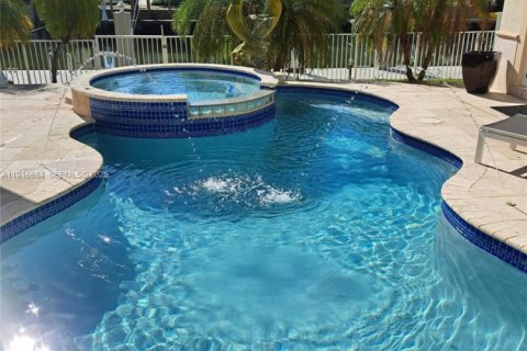 Villa ou maison à vendre à Hollywood, Floride: 5 chambres, 439.89 m2 № 1986276 - photo 14