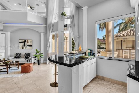 Villa ou maison à vendre à Hollywood, Floride: 5 chambres, 439.89 m2 № 1986276 - photo 30