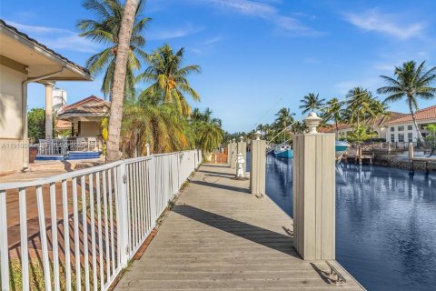 Villa ou maison à vendre à Hollywood, Floride: 5 chambres, 439.89 m2 № 1986276 - photo 6