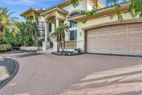 Villa ou maison à vendre à Hollywood, Floride: 5 chambres, 439.89 m2 № 1986276 - photo 2