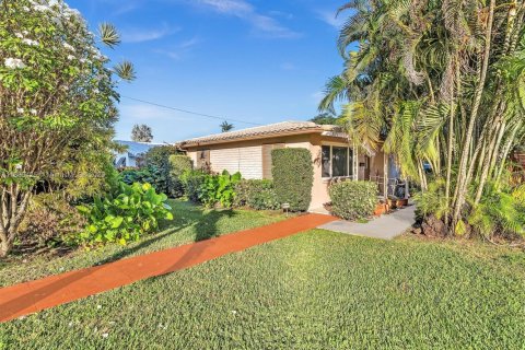 House in Hollywood, Florida 2 bedrooms № 1892942 - photo 1