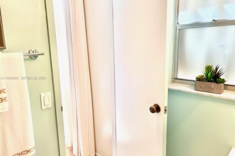 Снять в аренду кондоминиум в Лодердейл-Лейкс, Флорида 2 спальни, 93.83м2, № 2060485 - фото 29
