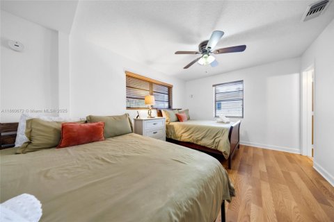 House in Hollywood, Florida 2 bedrooms, 117.43 sq.m. № 1889224 - photo 15