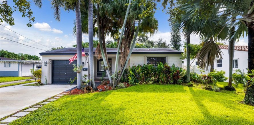 Casa en Hollywood, Florida 2 dormitorios, 117.43 m2 № 1889224